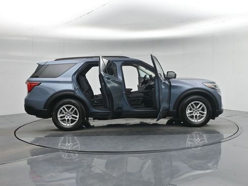 Used 2025 Ford Explorer Active image 5