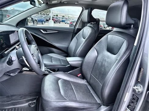 Used 2023 Kia Niro SX image 17