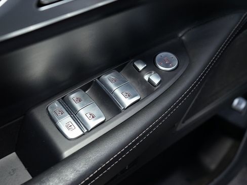 Used 2021 BMW 740i xDrive w/ Premium Package image 27