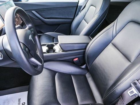 Used 2020 Tesla Model Y Long Range image 16