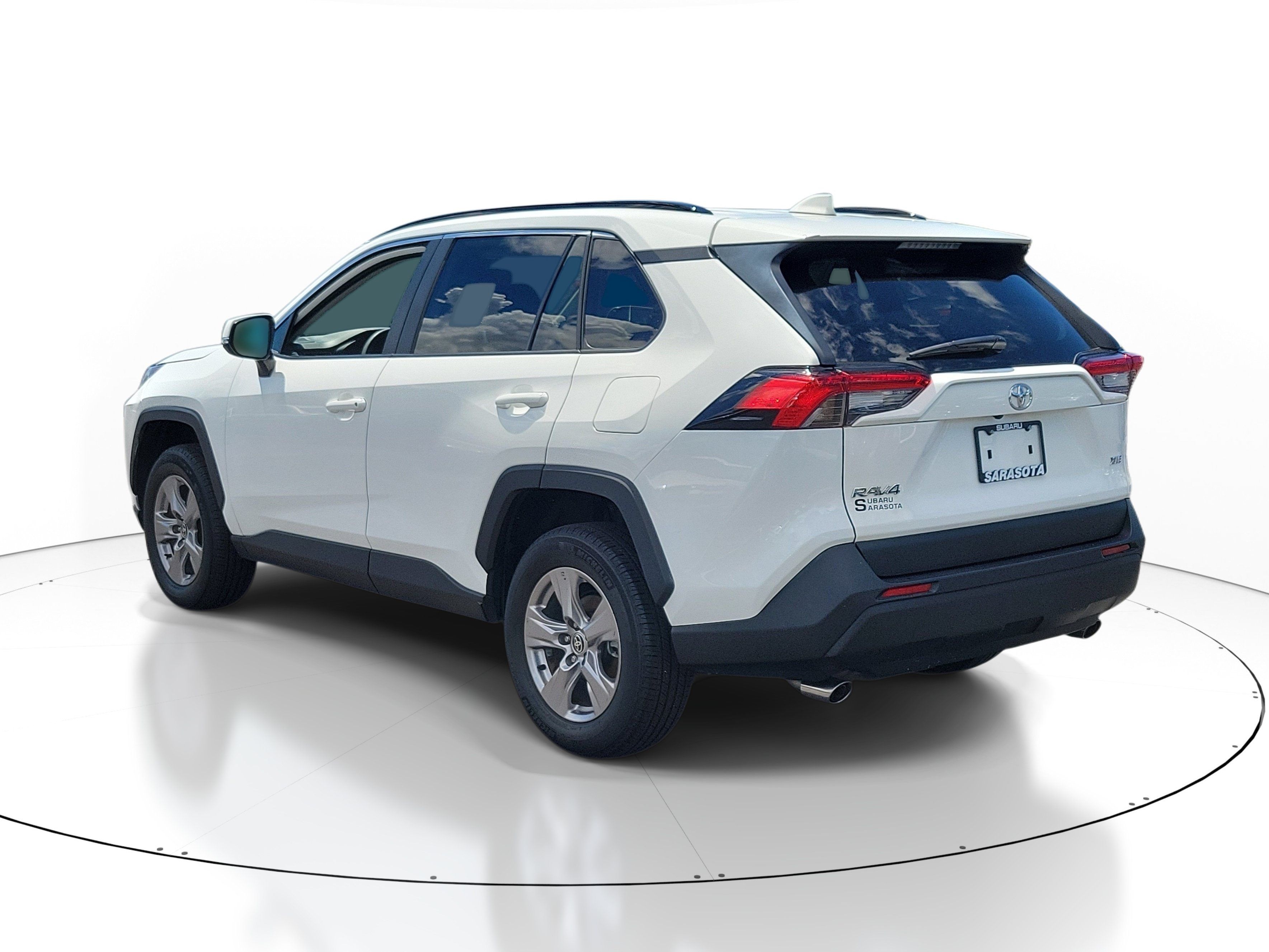 Used 2025 Toyota RAV4 XLE w/ Convenience Package FWD image 4