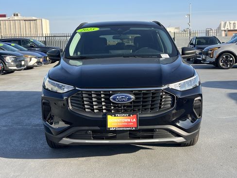 Used 2025 Ford Escape Active w/ Active Premium Tech Pack image 9