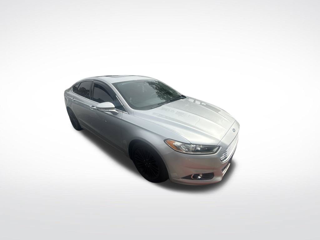 Used 2016 Ford Fusion SE w/ Equipment Group 202A FWD image 2