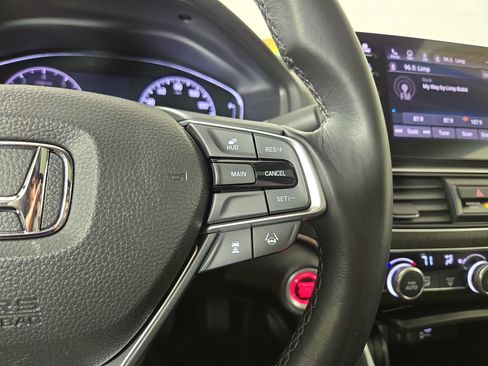 Used 2020 Honda Accord Touring image 17