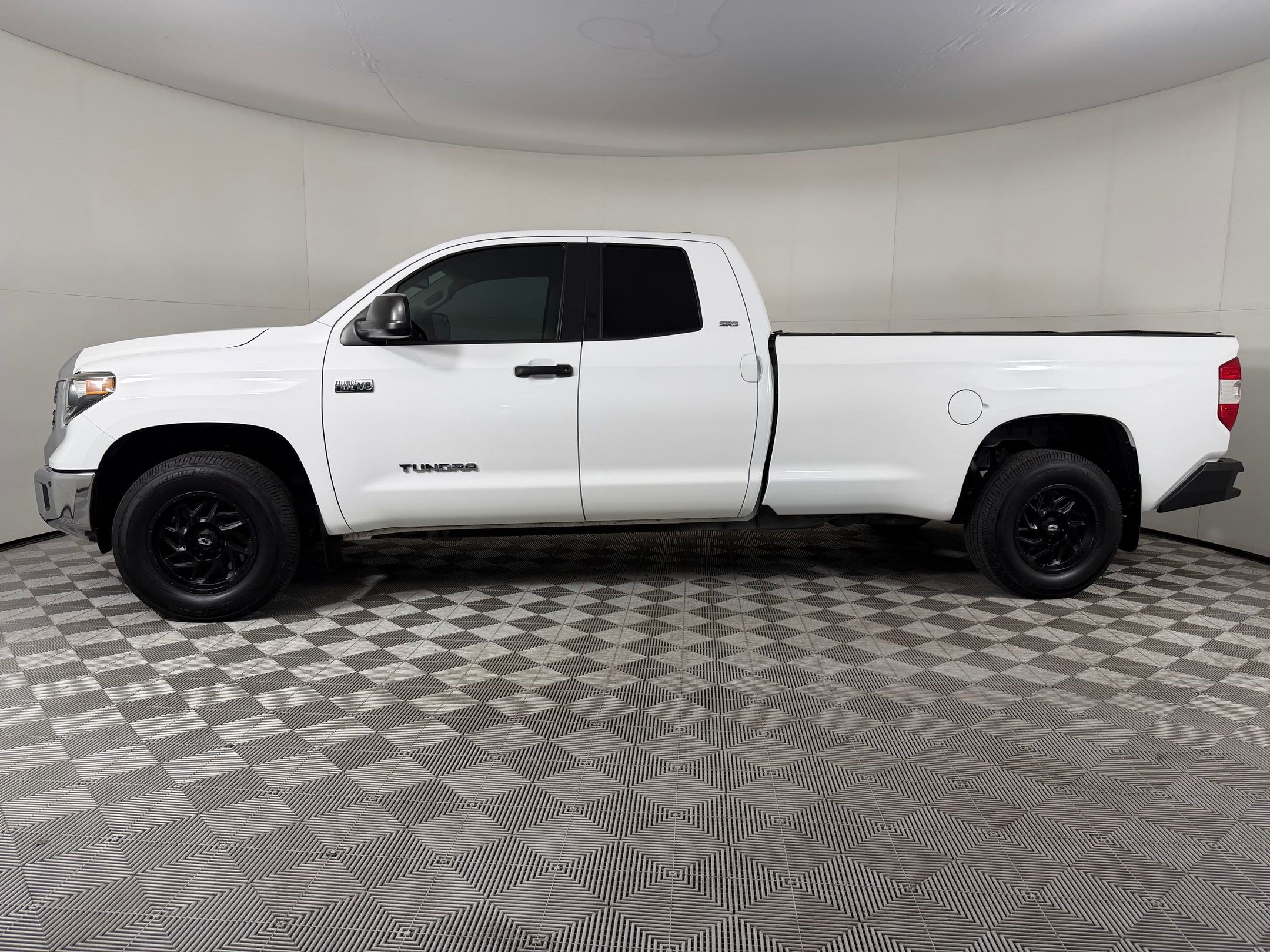Used 2021 Toyota Tundra SR5 RWD image 2