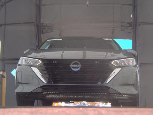 Used 2024 Nissan Sentra S image 3