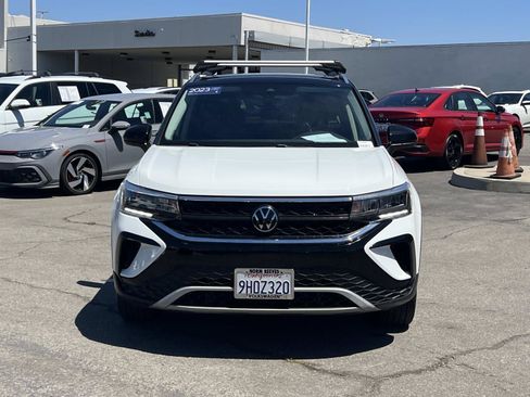 Certified 2023 Volkswagen Taos SE w/ Panoramic Sunroof Package FWD image 4