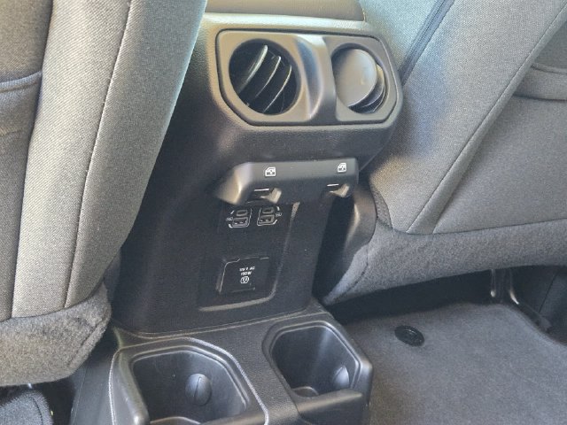 Used 2026 Jeep Wrangler Unlimited Sahara AWD/4WD image 38