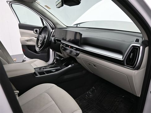 Certified 2025 Kia Sorento S image 23