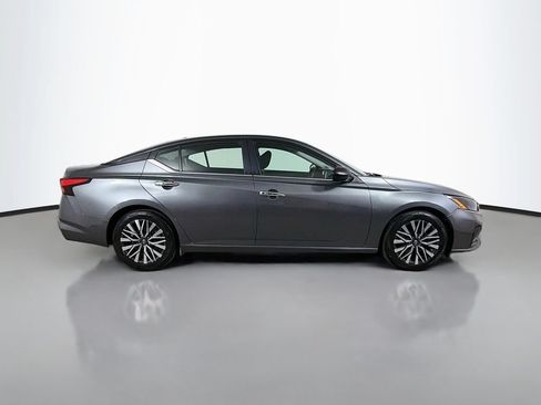 Used 2025 Nissan Altima 2.5 SV FWD image 5