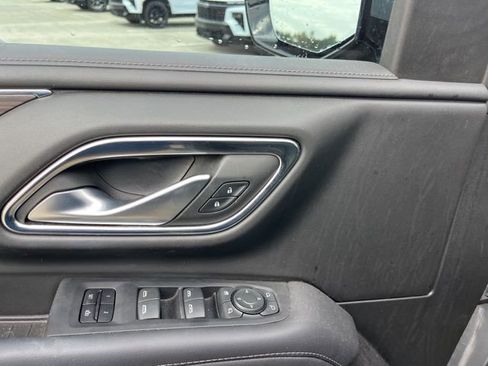 Used 2022 Chevrolet Tahoe Z71 w/ Luxury Package image 15