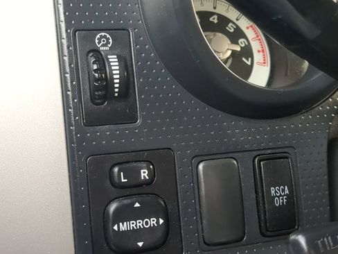 Used 2011 Toyota FJ Cruiser 4WD w/ Convenience Pkg image 16