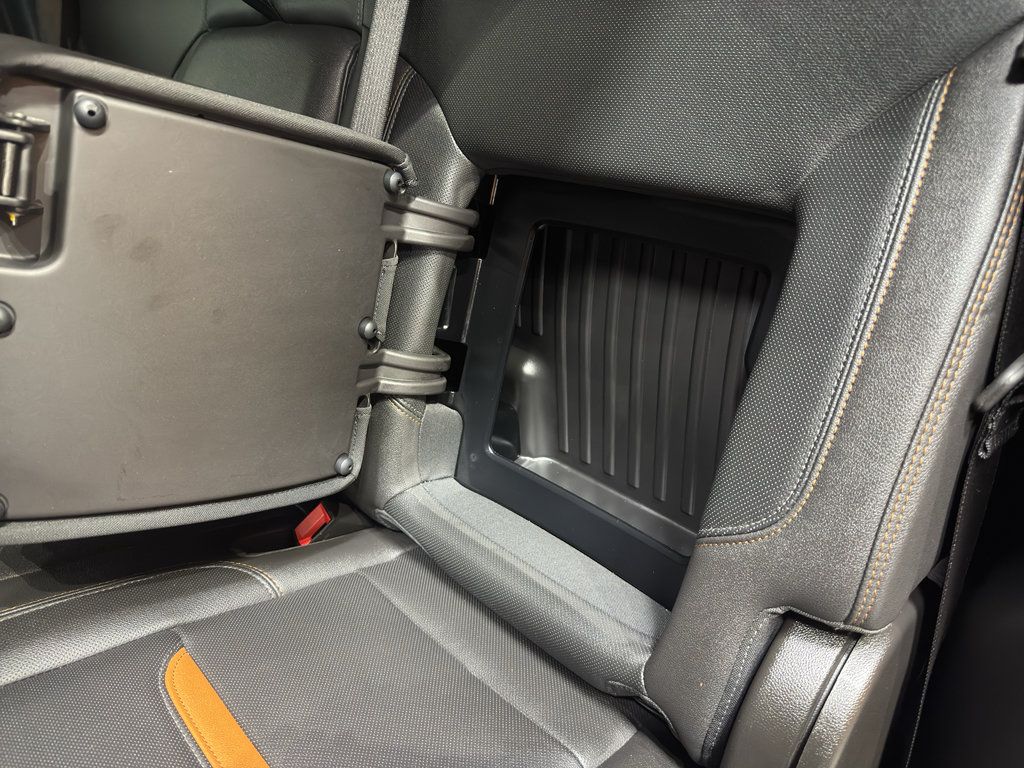Used 2025 GMC Sierra 1500 AT4 w/ AT4 Premium Package AWD/4WD image 14