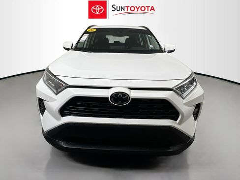 Used 2020 Toyota RAV4 XLE Premium image 10