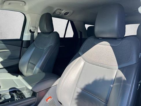 Used 2025 Ford Explorer Active w/ Active Comfort Package image 16