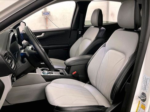 Used 2025 Ford Escape SE w/ PHEV Premium Package image 24