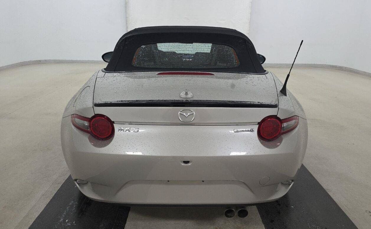 Used 2023 MAZDA MX-5 Miata Club RWD image 16