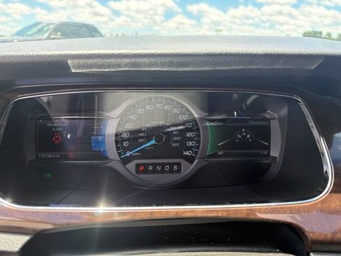 Used 2017 Ford Taurus Limited AWD/4WD image 15