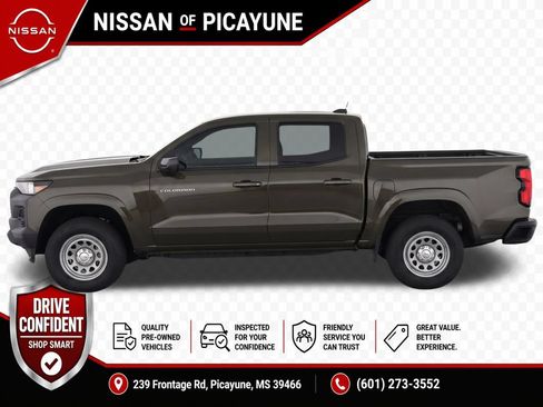 Used 2023 Chevrolet Colorado W/T RWD image 2
