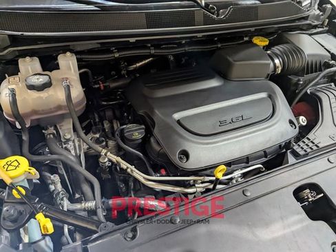 Used 2024 Chrysler Pacifica Touring-L image 31