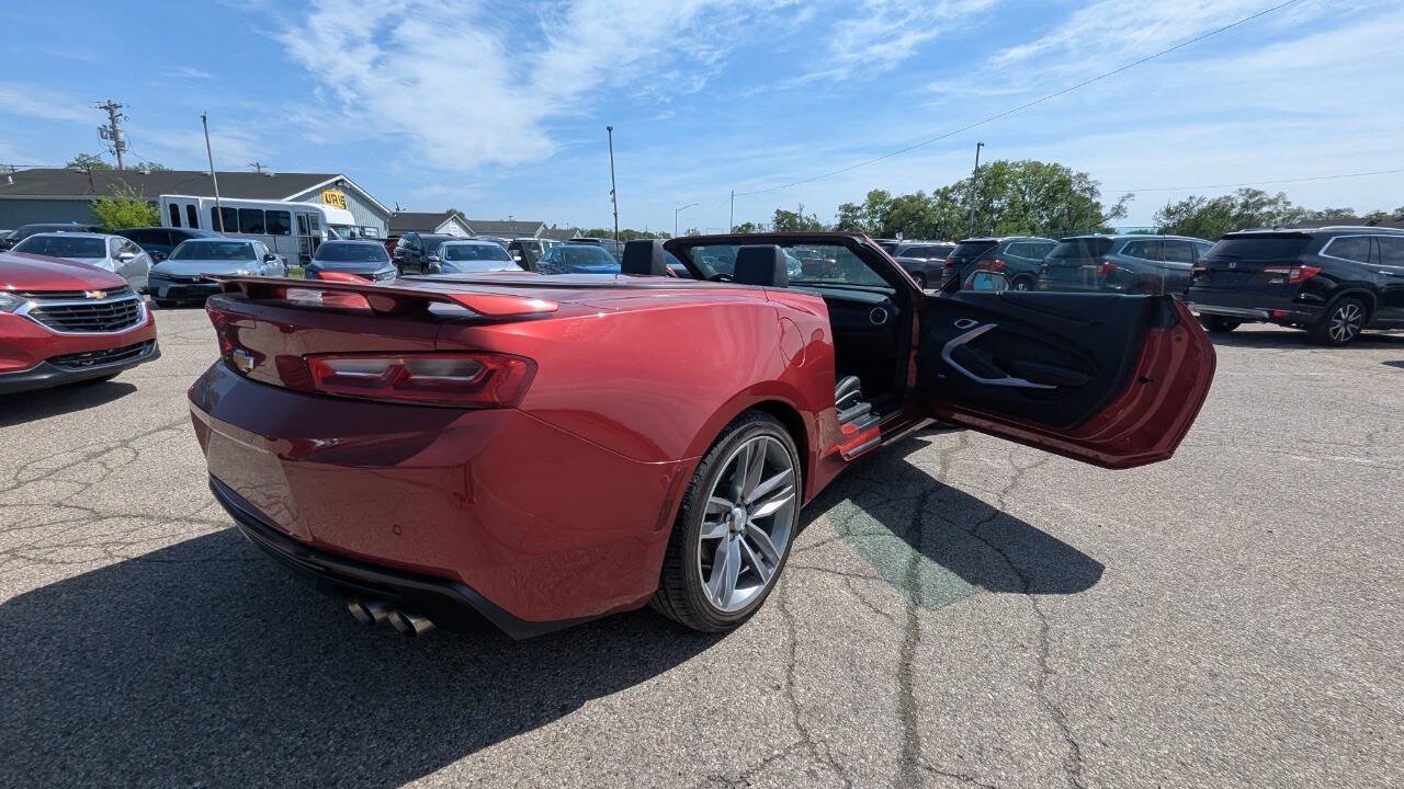 Used 2017 Chevrolet Camaro LT RWD image 11