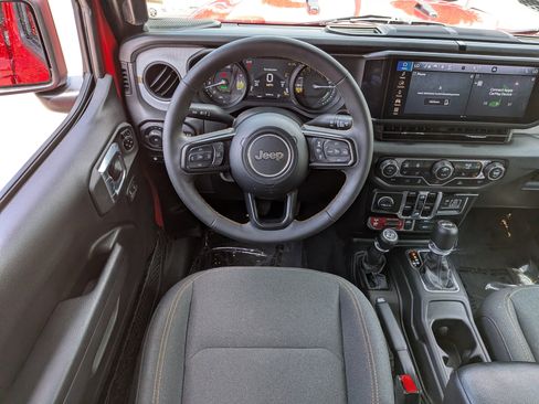 Used 2024 Jeep Wrangler Unlimited AWD/4WD image 17
