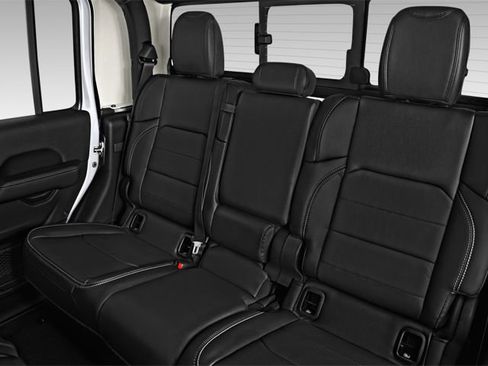 Used 2021 Jeep Gladiator Mojave w/ Cold Weather Group image 11