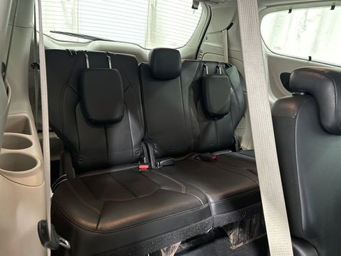 Used 2017 Chrysler Pacifica Touring-L Plus image 33