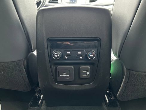 Used 2024 Buick Enclave Premium AWD/4WD image 17