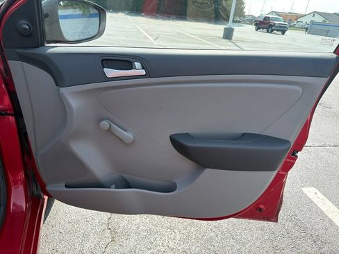 Used 2012 Hyundai Accent GLS FWD image 24
