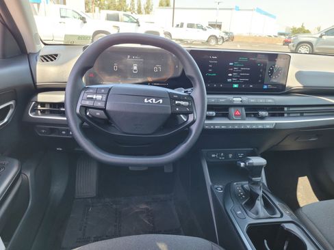 Used 2025 Kia K4 FWD image 18
