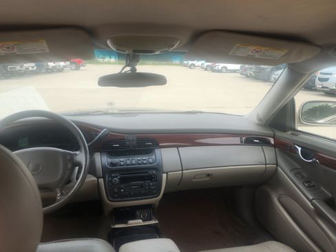 Used 2001 Cadillac De Ville w/ Comfort/Convenience Pkg FWD image 8