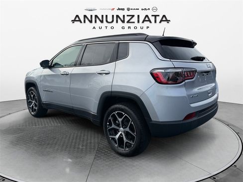 Used 2024 Jeep Compass Limited image 3