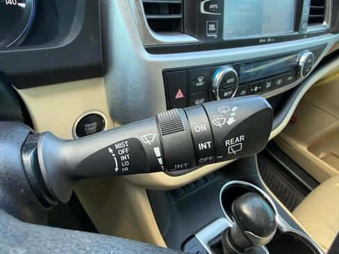 Used 2015 Toyota Highlander Limited Platinum AWD/4WD image 22