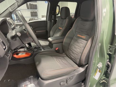 Used 2025 Nissan Frontier PRO-4X image 11