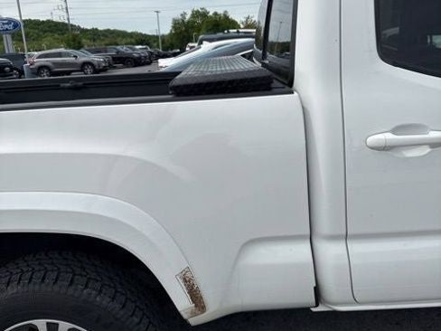 Used 2017 Toyota Tacoma TRD Sport w/ Tow Package AWD/4WD image 18