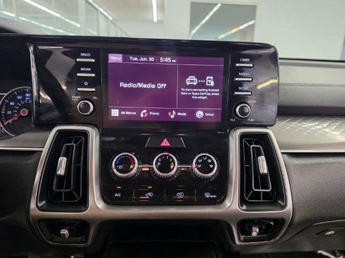 Used 2023 Kia Sorento LX FWD image 15