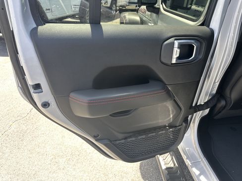Used 2024 Jeep Wrangler Unlimited Rubicon w/ Convenience Group AWD/4WD image 25