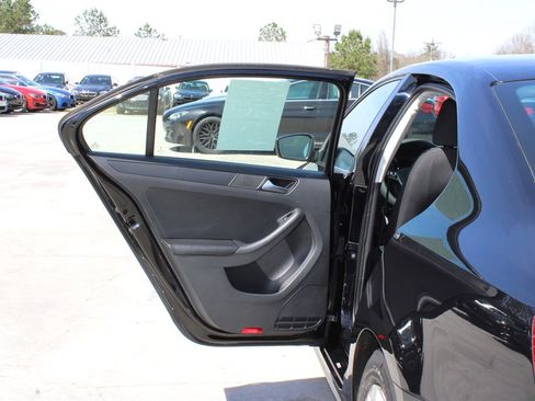 Used 2016 Volkswagen Jetta S image 28
