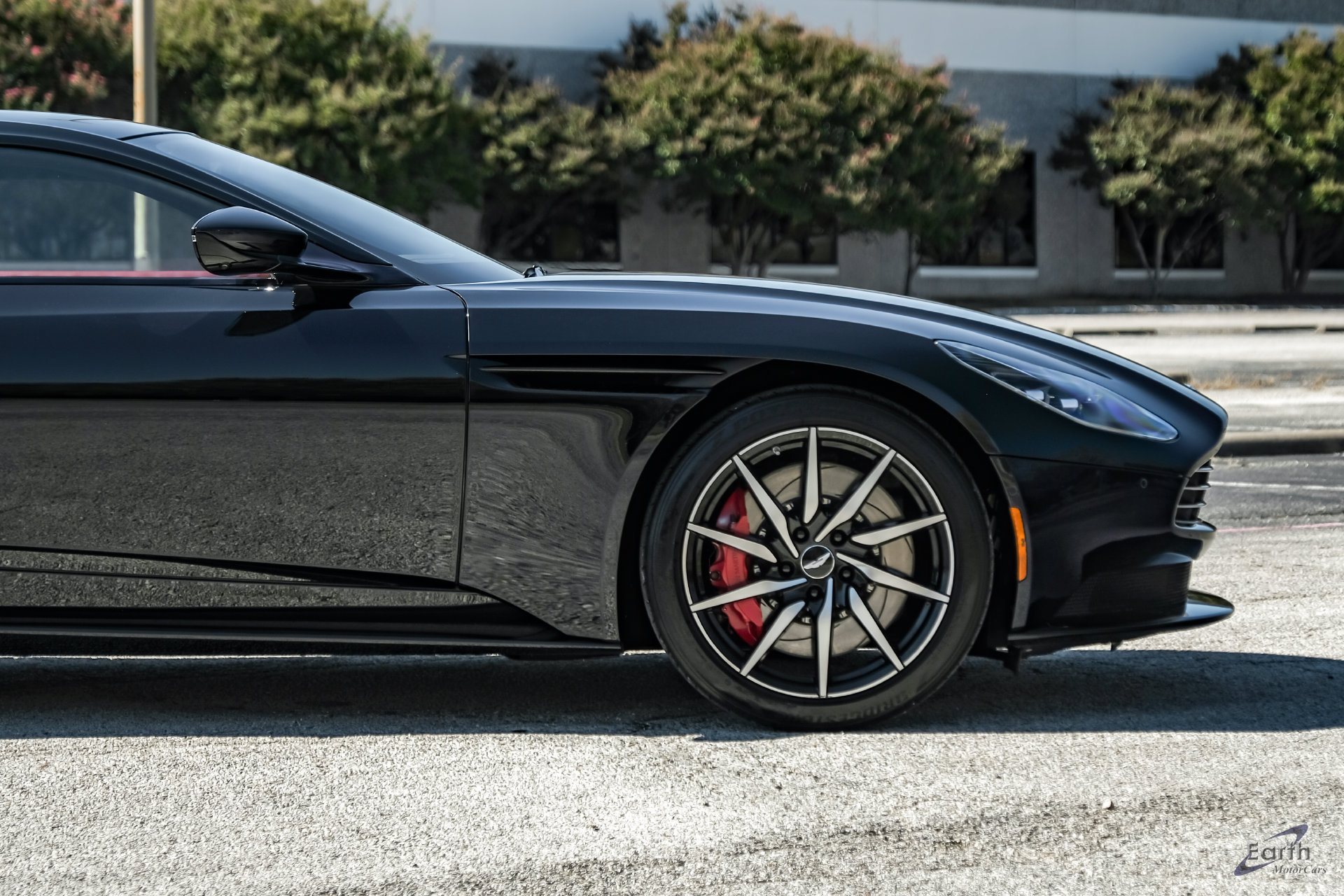 Used 2021 Aston Martin DB11 Coupe RWD image 19