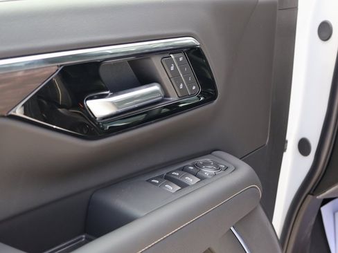 New 2025 Chevrolet Suburban Premier image 13