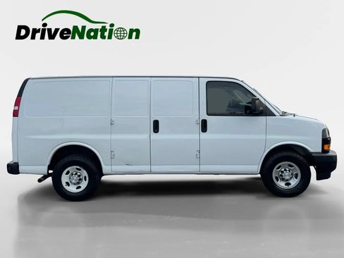Used 2018 Chevrolet Express 2500 w/ Driver Convenience Package RWD image 4