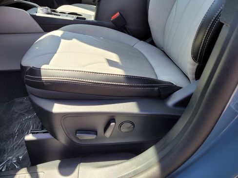 New 2025 Ford Escape SE w/ PHEV Premium Package image 36