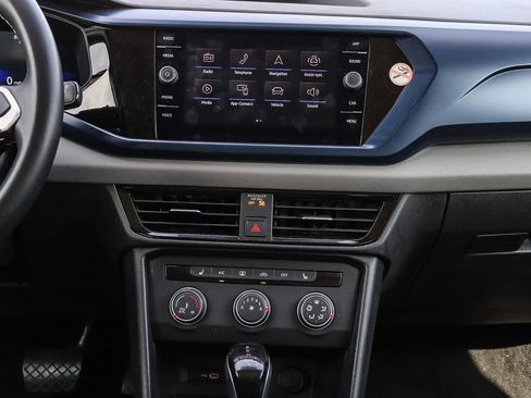 Used 2022 Volkswagen Taos SE image 13