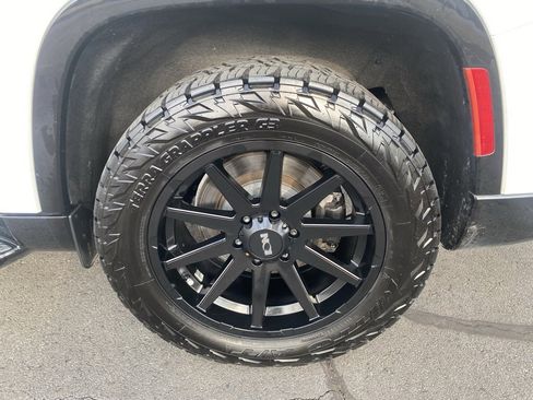 Used 2023 Jeep Wagoneer L 4WD w/ Premium Group I image 34