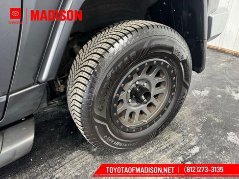 Used 2011 Toyota FJ Cruiser 4WD w/ Upgrade Pkg image 8