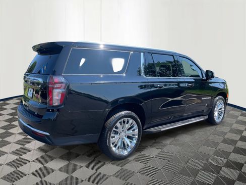 Used 2023 Chevrolet Suburban LT w/ LT Signature Package AWD/4WD image 4