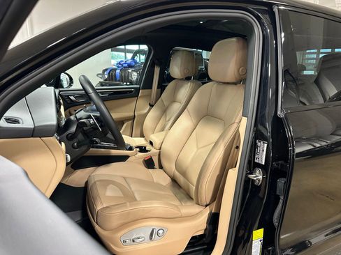 Used 2025 Porsche Macan image 13