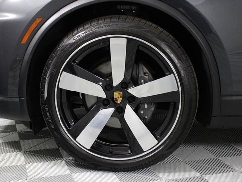 Used 2025 Porsche Macan 4 Electric image 28