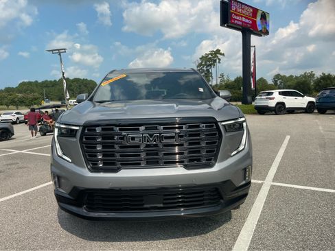 Used 2026 GMC Acadia Denali Ultimate FWD image 2